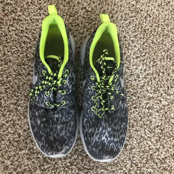 Nike Roshe Runs - Picture 2 of 2